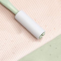 Odstraňovač žmolků s displejem